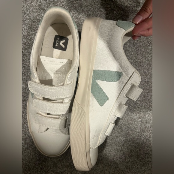 VEJA Recife Bicolor Triple-Grip Sneakers - Picture 6 of 7